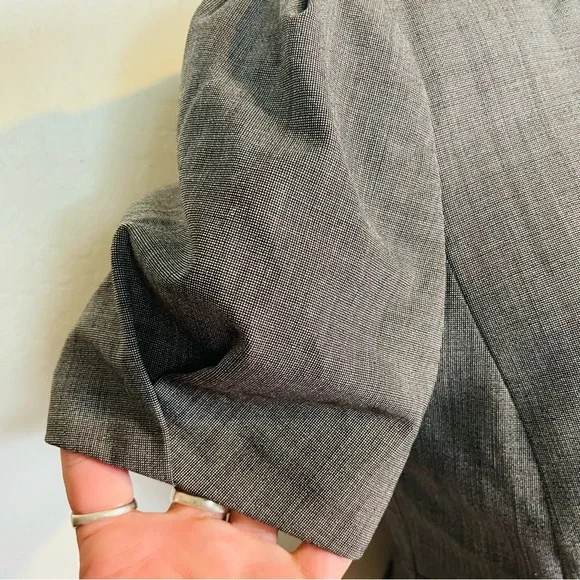 Banana Republic Women’s Size 6 Short Sleeve Blazer Jacket Pleated Button Down - Picture 3 of 7